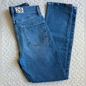 GAP Sky High Rise Cheeky Straight Jeans with Washwell, Size 26 Long